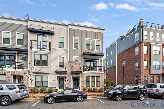 Photo - 5271 Old Main St