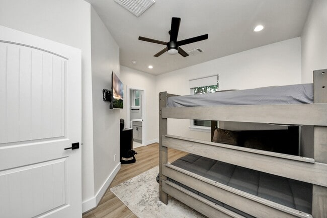 Photo - 2007 Briley St