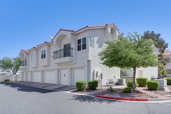 Building Photo - 2 BED 2 BATH CONDO READY FOR MOVE IN!