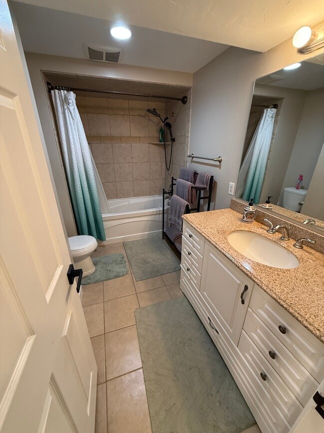 Bathroom - 825-11575S E Sunburn Ln Unit Sunny Basement Apartment