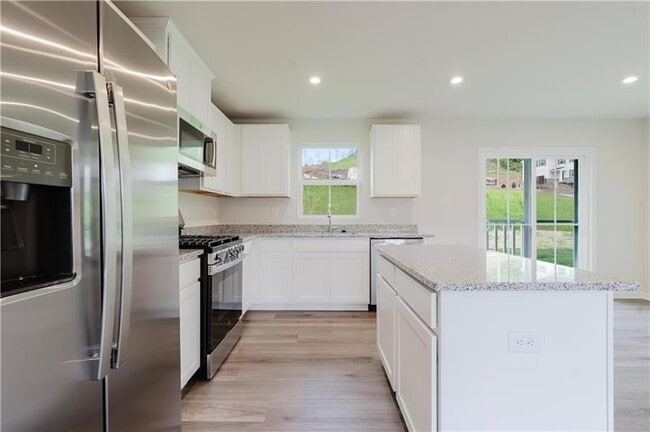 Photo - 159 White Oak Dr