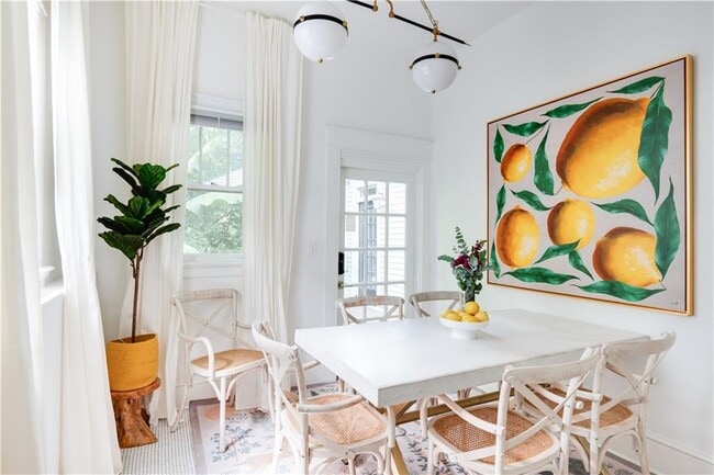 Photo - 950 Austin Ave NE