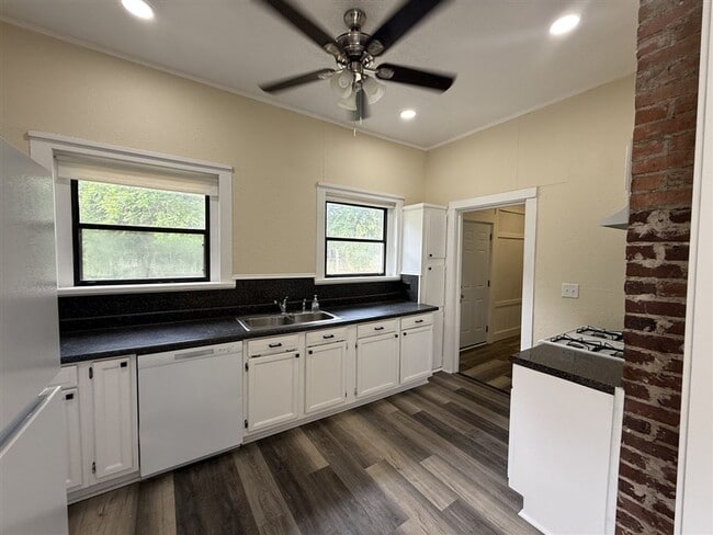 Photo - Beautifully Renovated 2 bedroom, 1 bath Bungalow | Historic Highland area | $900/Month Rent