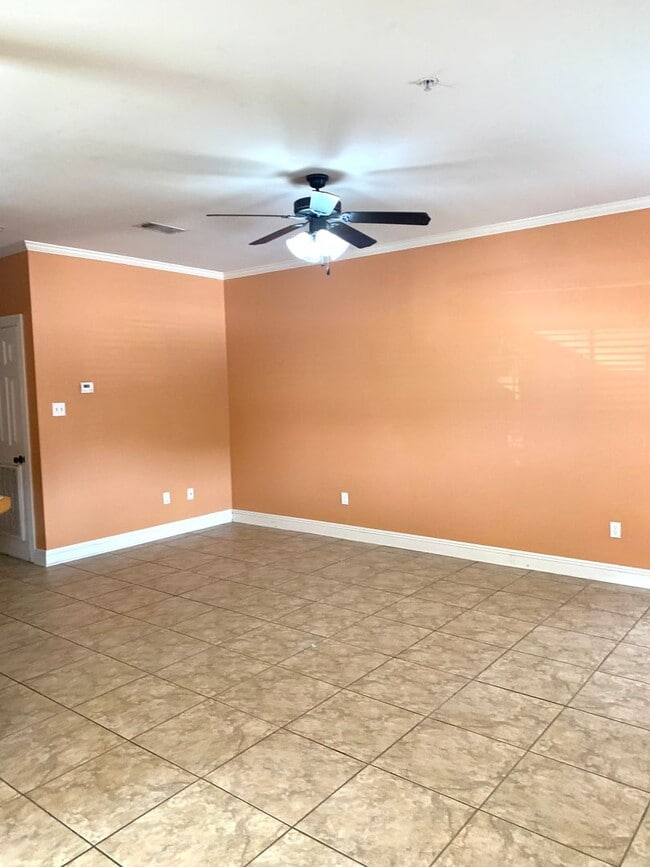 Gated community off of Burbank Rental House Rental in Baton Rouge, LA