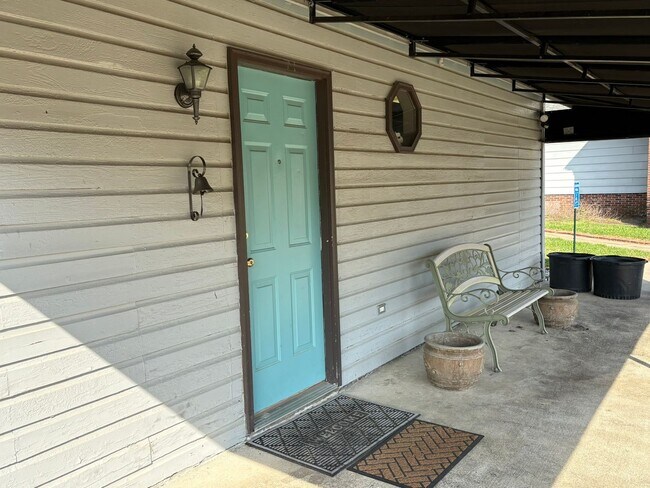 Photo - 123 S Zetterower Ave