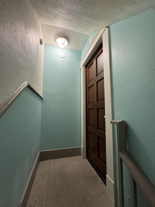 Upstair 1 bedroom Quadplex