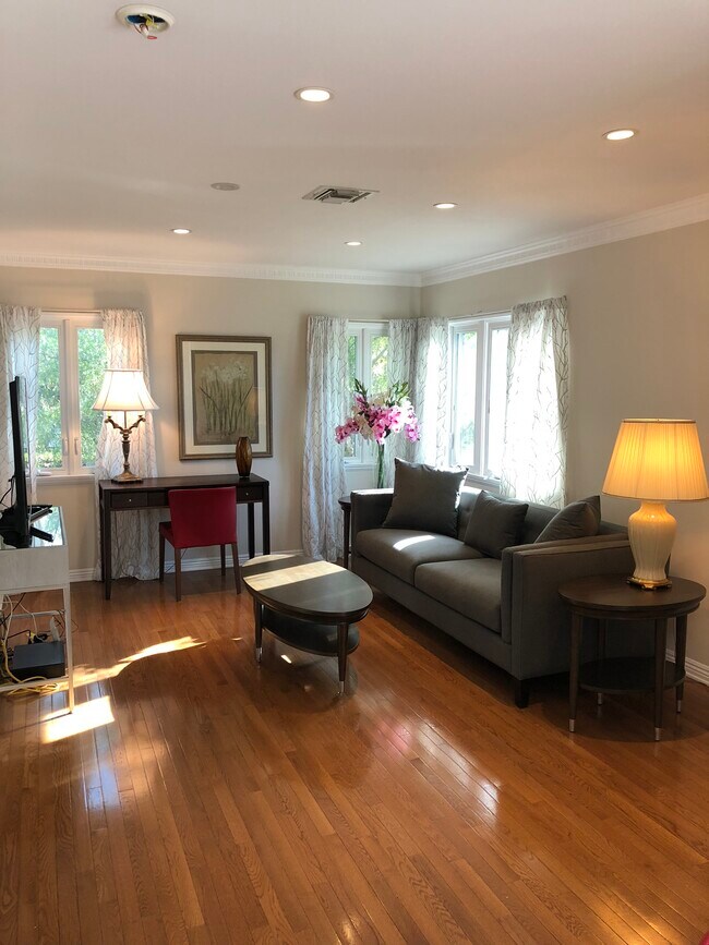 Photo - 1013 N La Jolla Ave Unit 1015 half