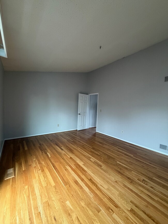 Photo - 1091 Harrison Ave