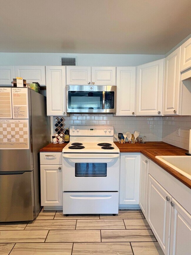 Photo - 853 Cambridge Dr