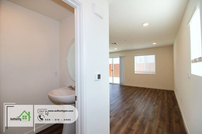Photo - 847 Congaree Ln
