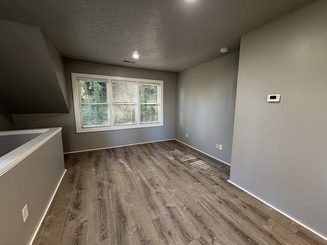 Photo - 1275 SW College St