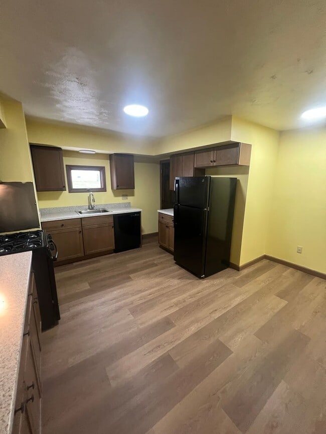 Photo - 330-32 PARADE Unit #1