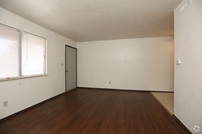 1BR, 1BA - 650 SF