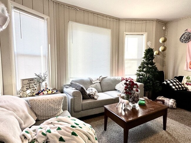 Photo - AVAILABLE JUNE - Updated 4 Bed 1 Bath