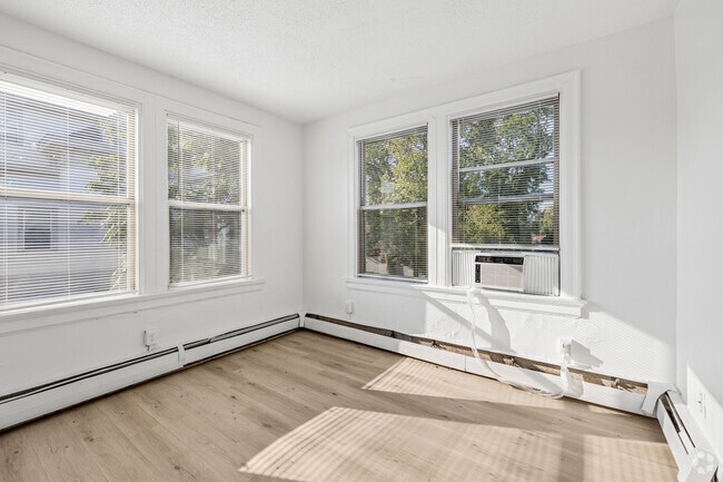 2BR, 1BA - 800SF - Primary Bedroom