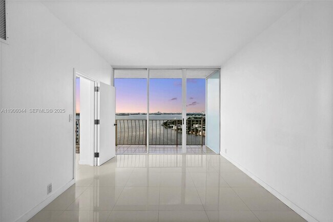 Photo - 7601 E Treasure Dr Unidad PH216