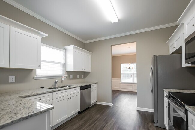 Photo - 619 Fieldcrest Dr