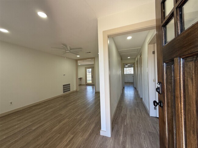 Photo - 7905 Farnsworth St