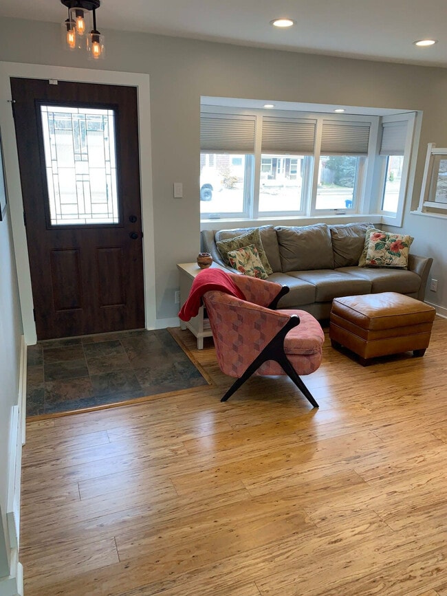 Photo - 46 W Division St NE Unidad SI ID1596545P