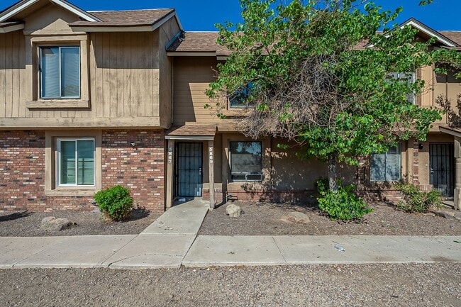 5869 N 59th Dr