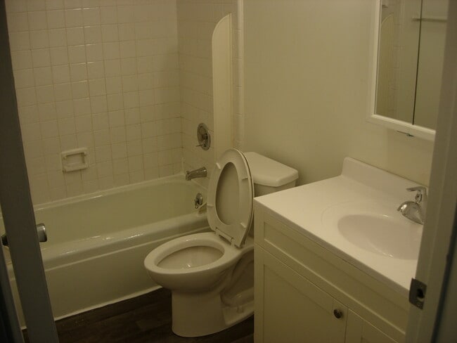 Bathroom - 1409 Blanchard Ave Unit 1409