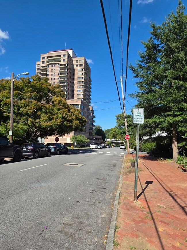 Photo - 1420 N Van Buren St Unit 1