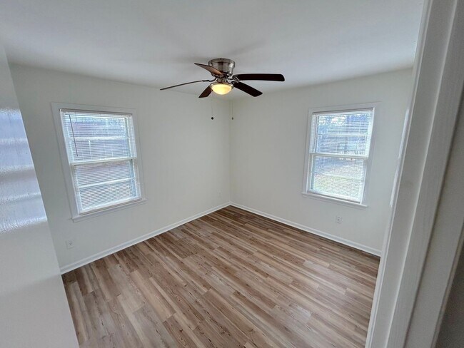 Photo - 5423 Bannock St