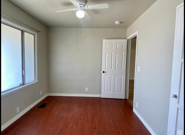 Photo - 111 B St