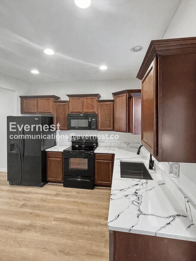 Photo - 1522 Sprucedale Dr