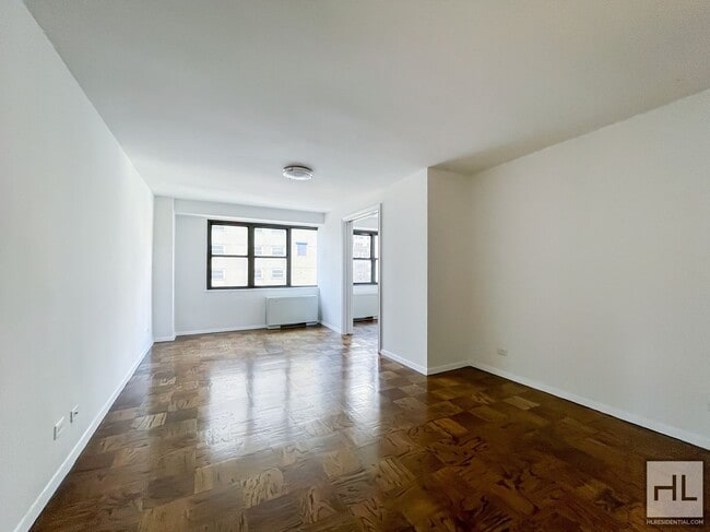 Building Photo - E 16 ST Unit 6P