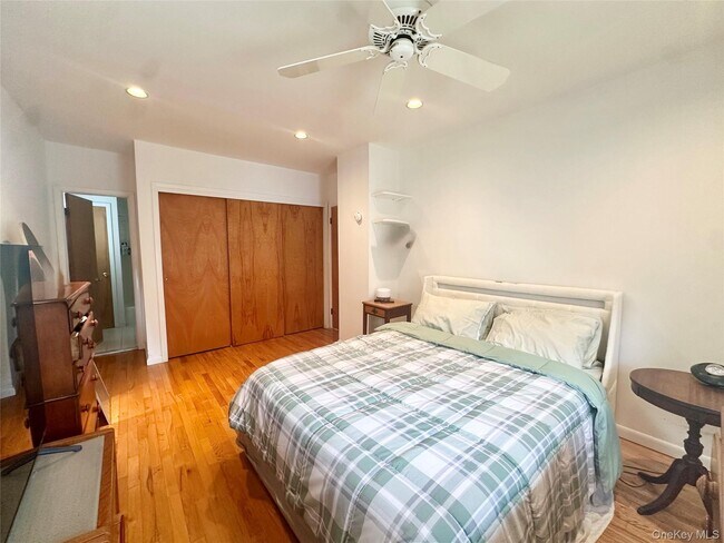 Photo - 518 Lindell Blvd