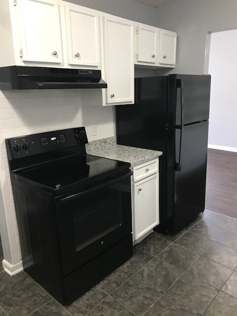 Renovated 2 Bed 1 Bath - Stones River Apartments