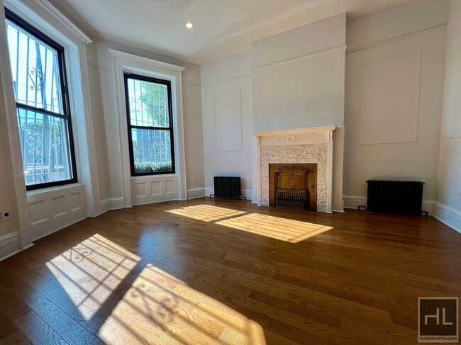 Building Photo - 3BR 2.5BA Garden Level Duplex in Bedstuy T... Rental