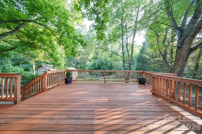 Photo - 6700 Castlegate Dr