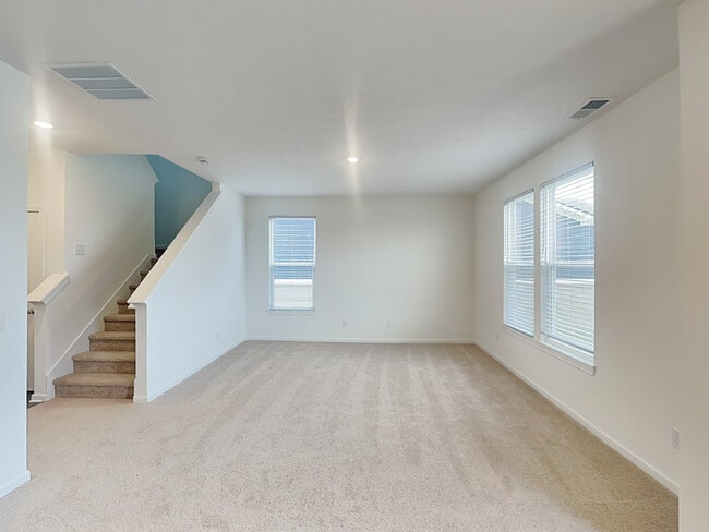 Photo - 8662 Hollander Dr