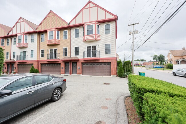 7 W Church St