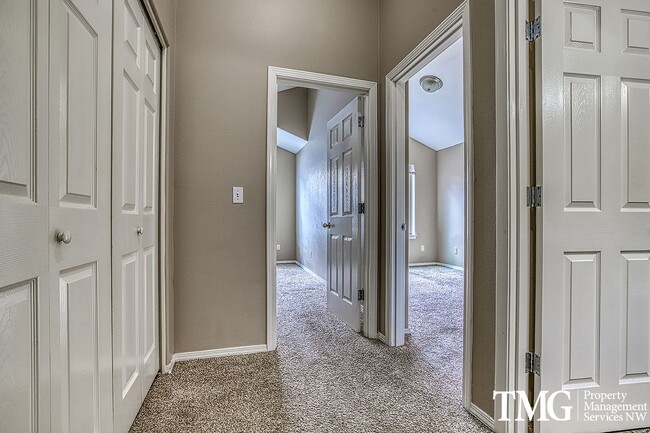 Photo - Beautiful 3 bed 2.5 Bath Townhome in Hillsboro