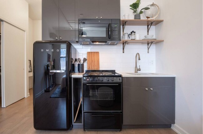 Photo - 98 W Chicago Ave