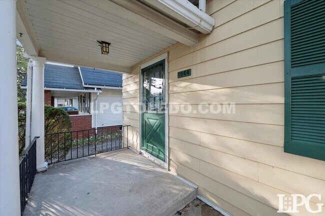 Photo - 1044 Hawk St