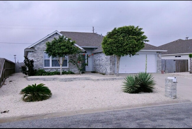 Building Photo - Nice home on The Island and just 1 mile from the beach, Large Master suite with dual closets