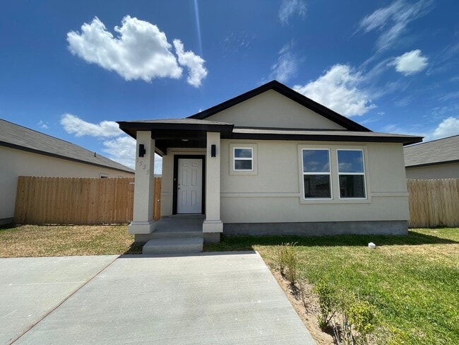Photo - 1525 Estudiantes Dr