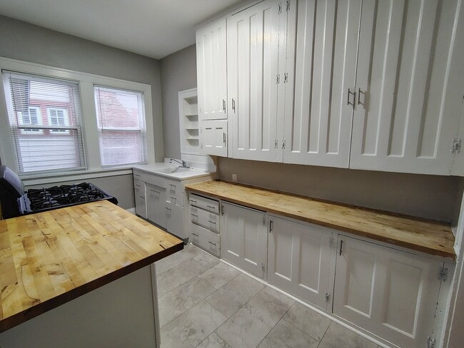 Photo - 1295 N Main St