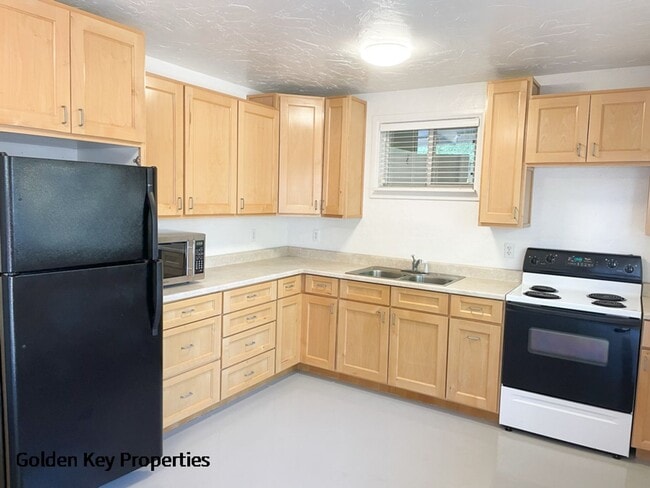 Photo - Cozy detached guest house in rural Vista!