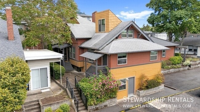 Building Photo - 1831 Kincaid St Unit 16