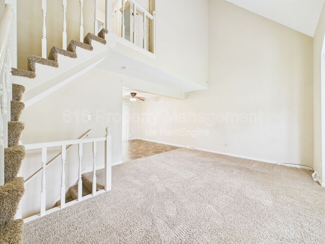 Photo - 166 SW Robin Rd