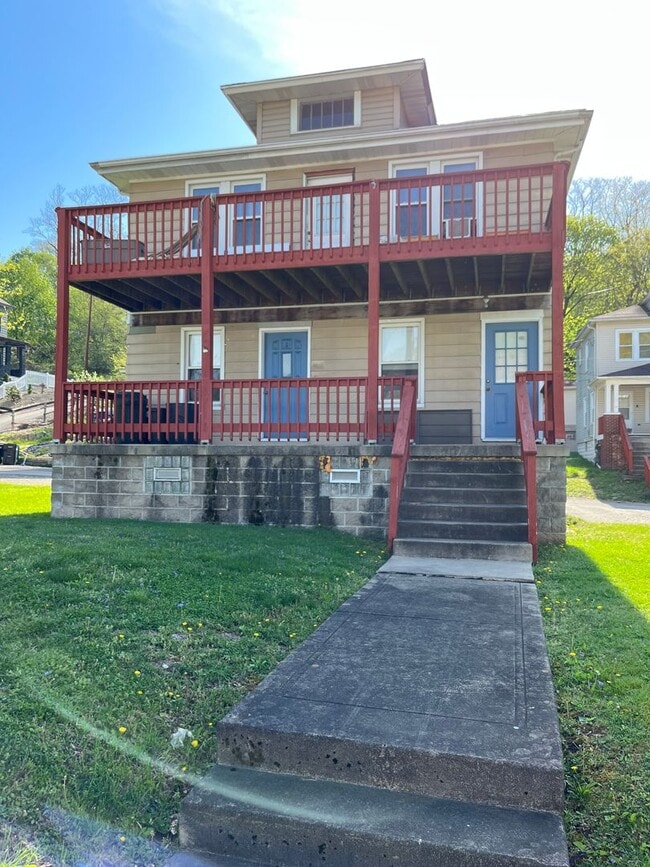 Building Photo - 936 Hansen St Unit Apt #2