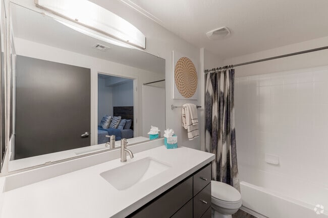 2BR, 2BA - 1,028SF - Second Bathroom