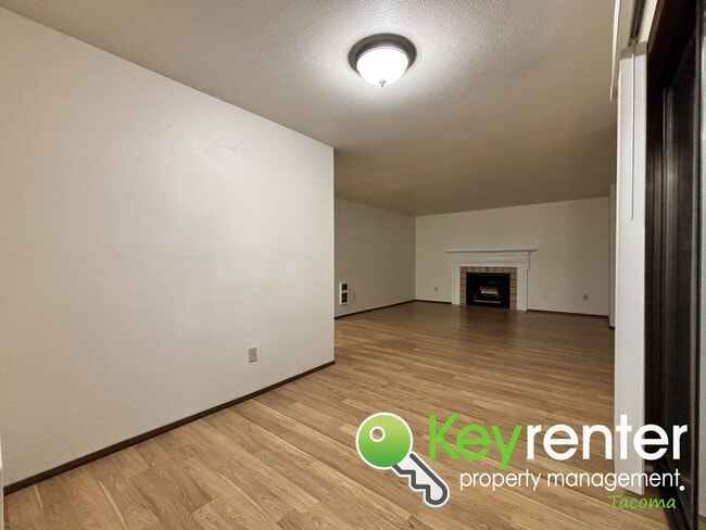 Building Photo - Comfortable Upstairs 2 Bedroom 2 Bath Rental in Private Community Near Fircrest!