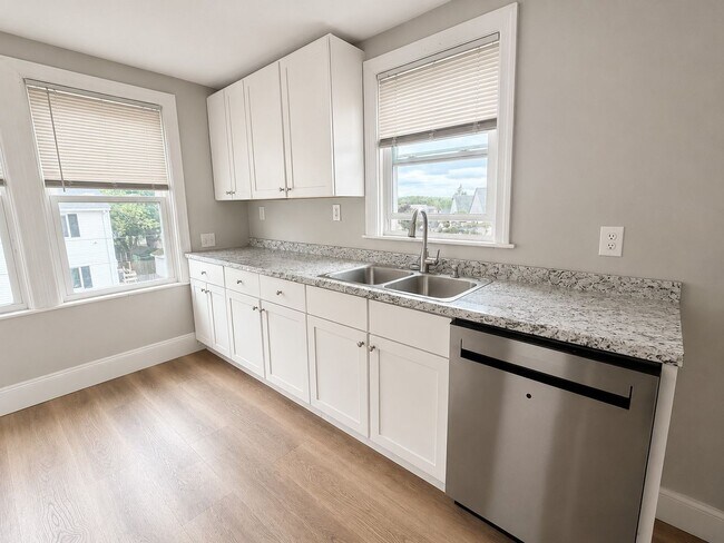 Building Photo - 172 Fruit Hill Ave Unit #2