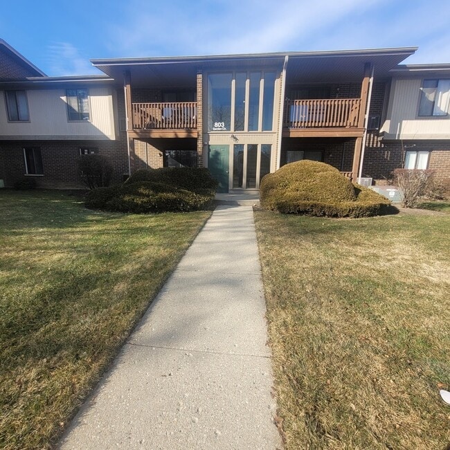 Building Photo - 803 Garden Cir Unit 7A